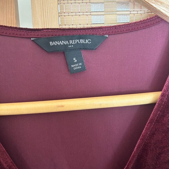 Banana Republic Burgundy Velvet Wrap Top W/ Flutter Sleeves Size S - Picture 6 of 8